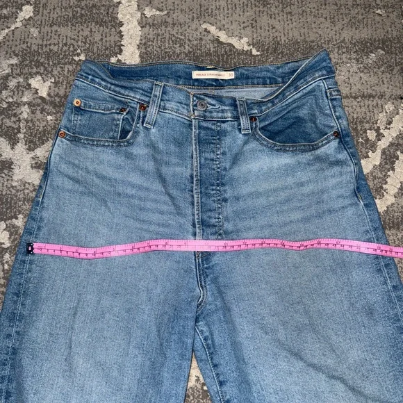 Levi's Women’s Ribcage Straight Ankle Jeans - Picture 6 of 9